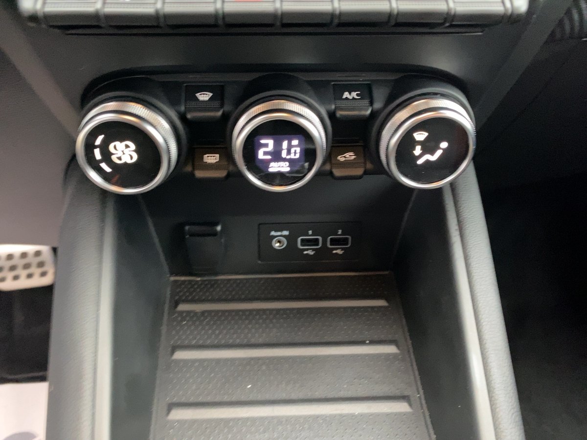 Renault Captur II 1.3 TCe 140 GPF R.S. Line LED*NAVI*SHZ